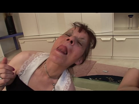 ❤️ Dua nenek dan satu kakek memiliki threesome ️ Video seks di id.pornoboden.ru ️❤